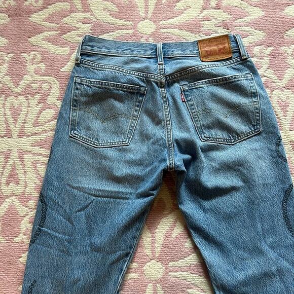 Levi's 501 Women's Jeans Light Wash Distressed Chain Embellished Button Fly Size - Picture 9 of 12